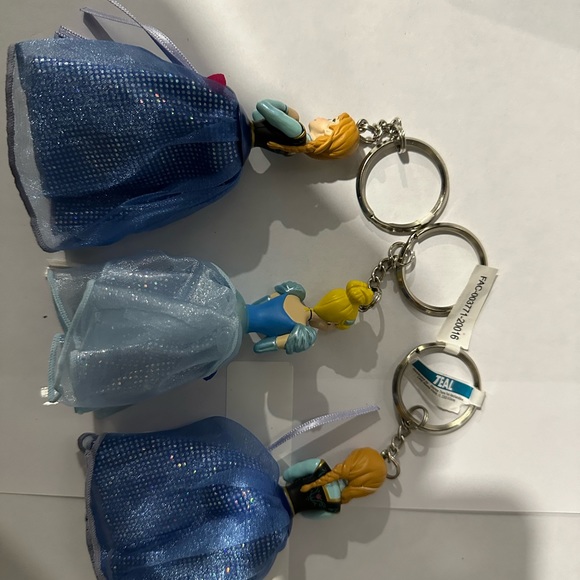 Disney Princesses Keychains original/new (price for one) - Picture 12 of 14